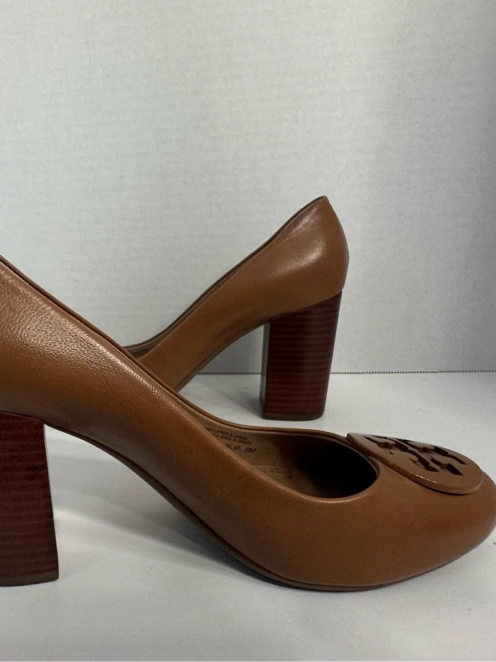 Tory Burch Tan Leather Logo Round-Toe Heels